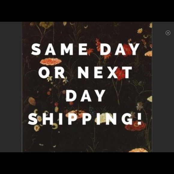 WELCOME! SCROLL ⬇️ FOR VINTAGE HARD GOODS, JEWELRY, CLOTHES, BAGS, & TREASURES! - Picture 7 of 16